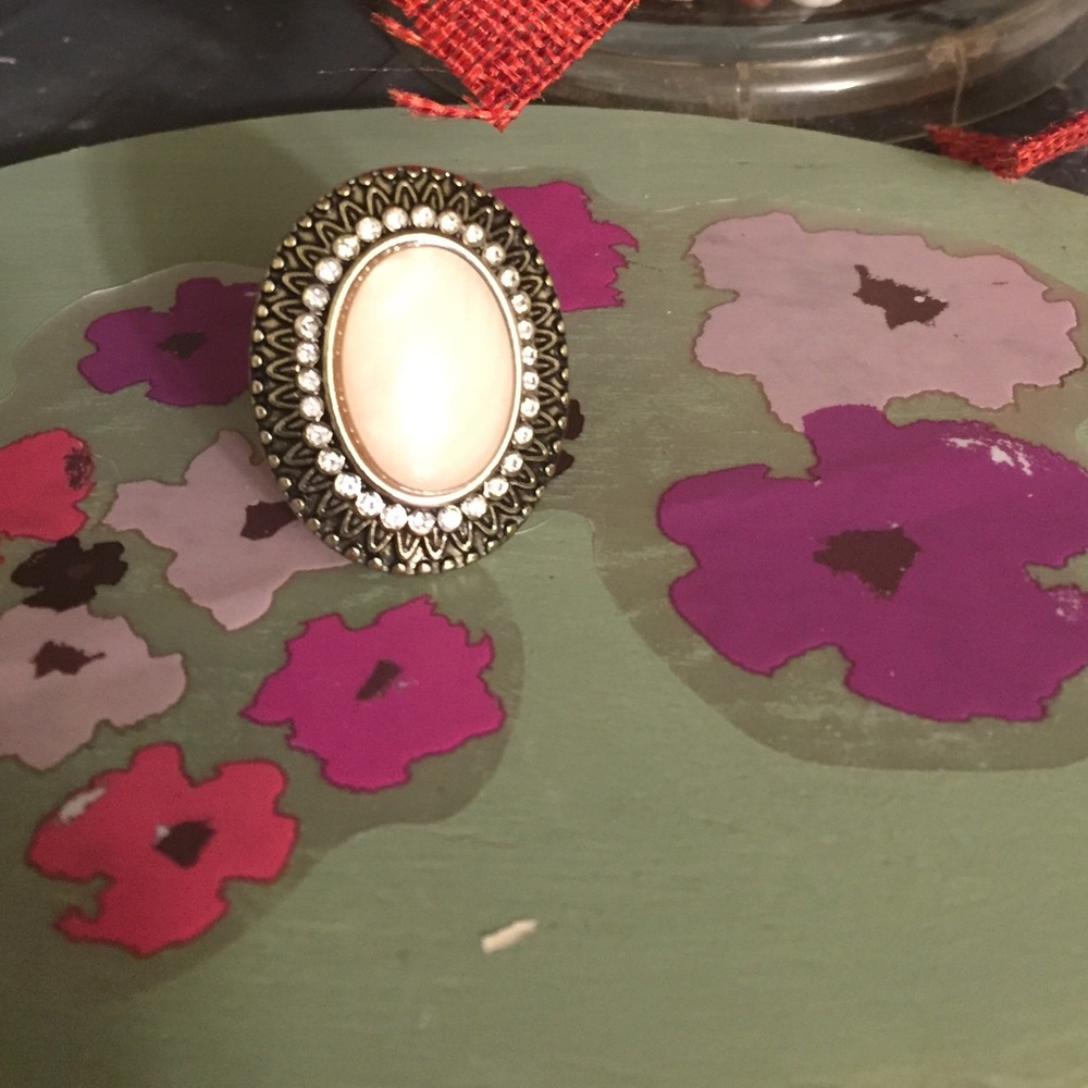 Gold Fashion Ring NWOT 